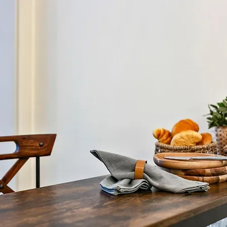 Huswell - Charming Getaway In The Historical Center Brygge